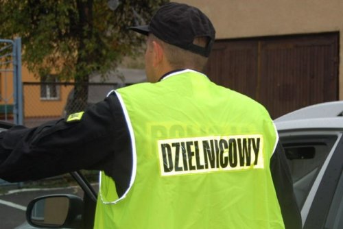 Dzielnicowy to policjant odpowiedzialny za konkretny rejon miasta (fot. policja.pl)