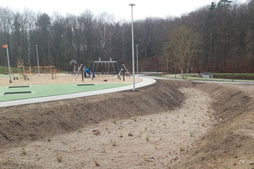 Infrastruktura wybudowana w ramach I i II etapu zadania inwestycyjnego nr 8 „Zagospodarowanie terenów przy ul. Wielkokackiej i ul. 2 Morskiego Pułku Strzelców w Gdyni” z zastosowaniem rozwiązań opartych na przyrodzie, objętego projektem „Rozwój systemu gospodarowania wodami opadowymi na terenie Gdyni - część IV” (fot. Gdyńskie Centrum Sportu)