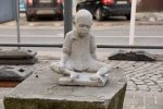Nowa rzeźba Tewu pojawiła się przy ulicy 10 Lutego 26. Fot. Michał Kowalski