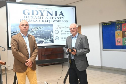 Dyrektor Marek Prusak i Jerzy Uklejewski podczas otwarcia wystawy (fot. Aneta Marczak)