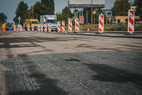 Frezowanie nawierzchni jezdni (zdjęcie archiwalne, fot. Marcin Mielewski /Zarząd Dróg Miejskich)