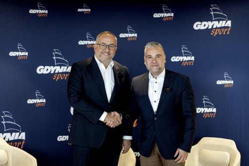 Prezes Polskiego Związku Koszykówki Grzegorz Bachański oraz dyrektor Gdyńskiego Centrum Sportu Paweł Brutel na konferencji prasowej PZKosz (fot. Włodzimierz Woch / gdyniasport.pl) 