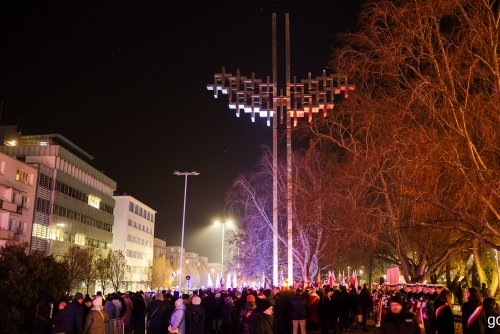 Uroczystości popołudniowe odbyły się pod pomnikiem Ofiar Grudnia ’70 przy al. Marszałka Józefa Piłsudskiego (fot. Karol Stańczak)