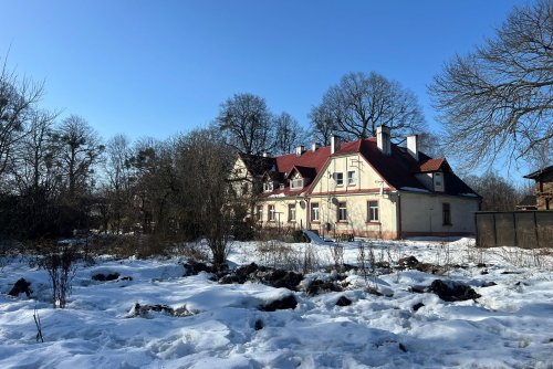 Widok na Dwór Thymiana na Babich Dołach (fot. materiały prasowe LIS)