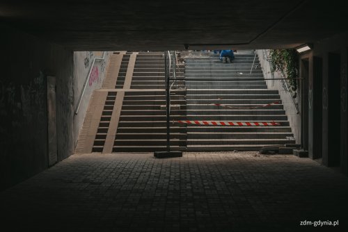 Prace utrzymaniowe w przejściu podziemnym pod ul. Śląską prowadzone są etapami, aby przez większość czasu zachować możliwość korzystania z obiektu (fot. Marcin Mielewski)