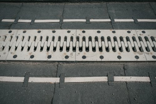 Odbudowano uszkodzony przegub konstrukcyjny, wykonano betonowanie jego kluczowych elementów, zamontowano nową dylatację (fot. Marcin Mielewski)