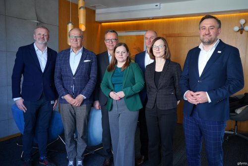 Na zdjęciu m.in.: prezydent Gdyni Aleksandra Kosiorek, wiceprezydent Gdyni Tomasz Augustyniak, prezes Marion Waldemar Ostrowski (fot. Magdalena Starnawska)