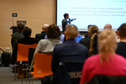 W wydarzeniu udział wzięli przedstawiciele instytucji, służb a także organizacji pozarządowych (fot. MOPS w Gdyni) 