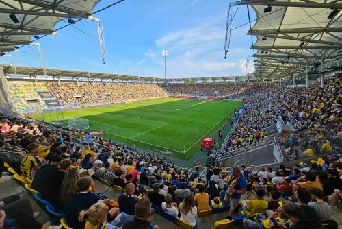 Stadion Miejski w Gdyni  w trakcie meczu (fot. Michał Puszczewicz)