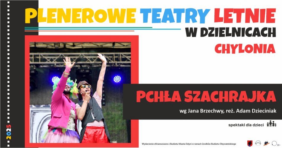 Zdjęcie ze spektaklu „Pchła Szachrajka”. Aktorzy w bardzo kolorowym ubraniach.