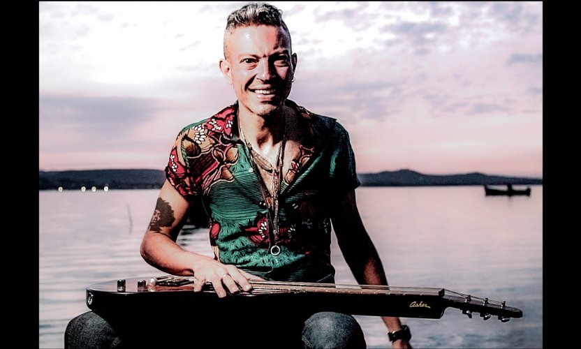Andrea De Luca „Lap steel guitar”