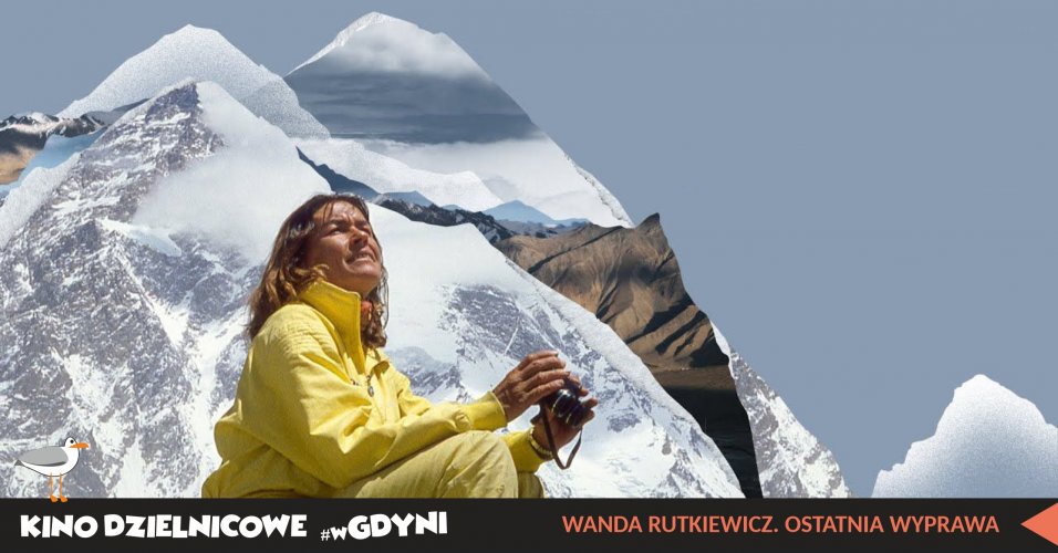 Kadr z filmu „Wanda Rutkiewicz. Ostatnia wyprawa”. Wanda Rutkiewicz w żółtym kombinezonie siedzi na tle gór.