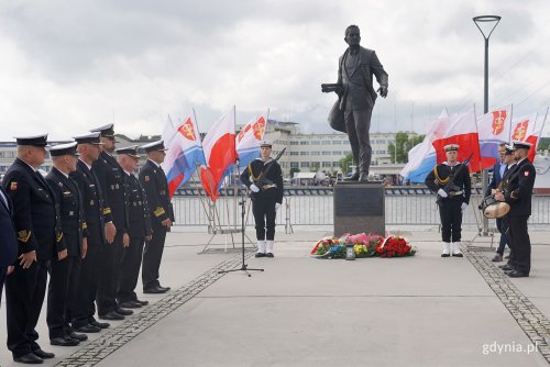 Uroczystość z okazji 163. urodzin Tadeusza Wendy odbyła się z asystą honorową Marynarki Wojennej (fot. Karolina Szypelt)