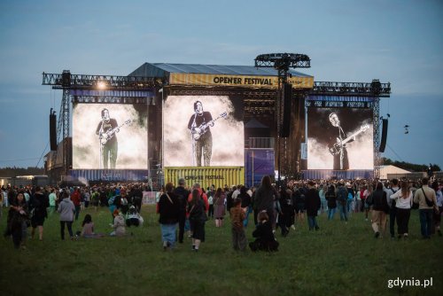 The XX wprowadziło na festiwalową scenę intymną atmosferę (fot. Karol Stańczak)