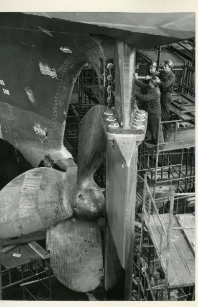 Dlaczego upadła Stocznia Gdynia? – spotkanie z autorami i premiera książki „Dwie Stocznie”