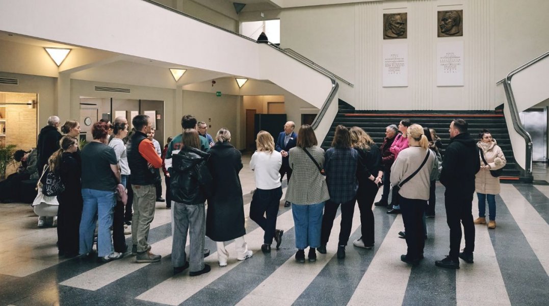 Gdyński spacer po wystawie – jubileuszowe zwiedzanie z wolontariuszem-przewodnikiem