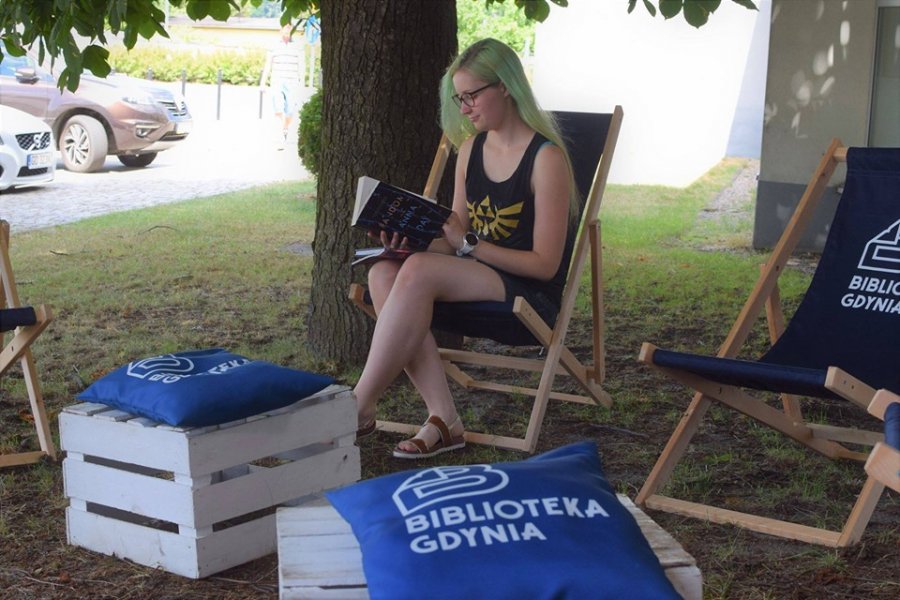 Hygge maraton czytelniczy z kocykiem i kakao // mat. Biblioteka z Pasją