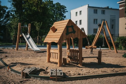 Coraz bliżej zakończenia budowy placu zabaw przy ul. Biskupa Dominika (fot. Marcin Mielewski, Zarząd Dróg Miejskich)