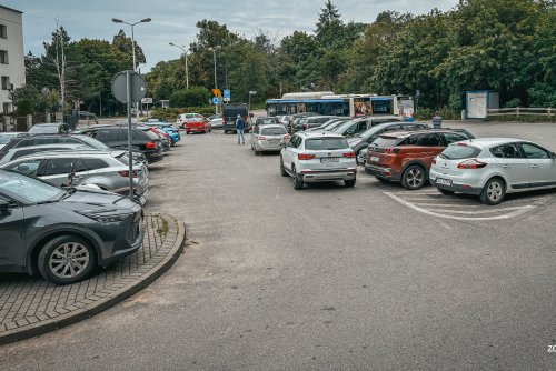 10 nowych miejsc parkingowych powstanie na parkingu zlokalizowanym niedaleko Szpitala im. PCK w Redłowie.  (fot. mat. prasowe ZDiZ) 