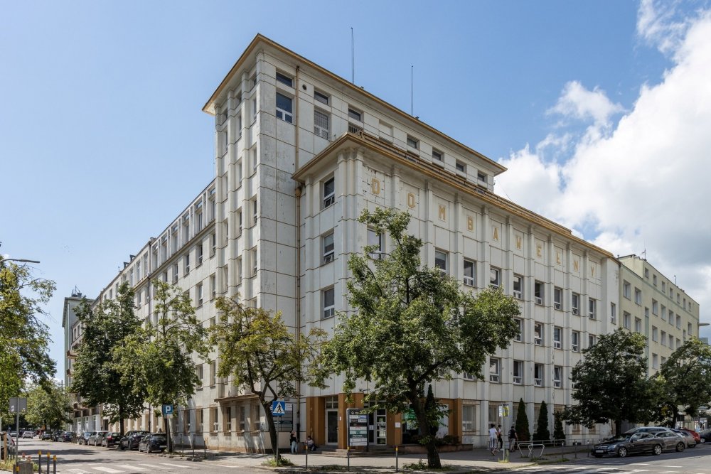 Modernistyczny budynek w Gdyni Dom Bawełny