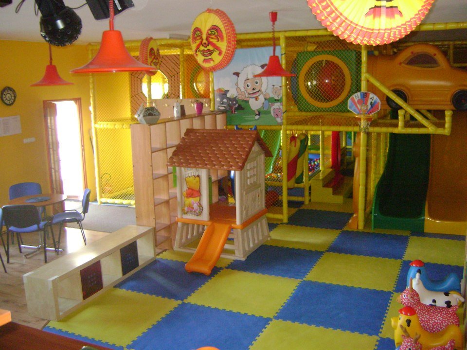 Wnętrze sali zabaw dla dzieci Chatka Małolatka