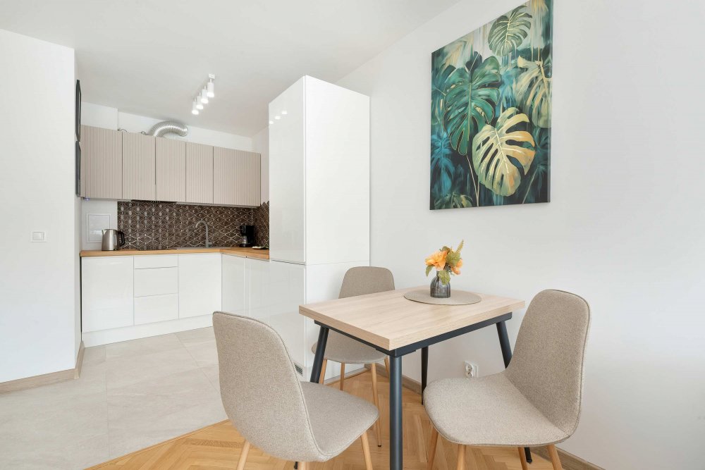 salon z aneksem kuchennym w apartamencie Jana Matejki 13/10