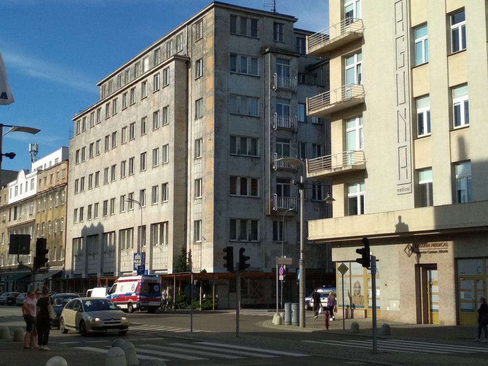 Modernizm, Komenda Policji - widok budynku z zewnątrz