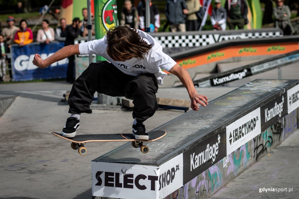 Skatepark w Gdyni, akrobacje na deskorolce