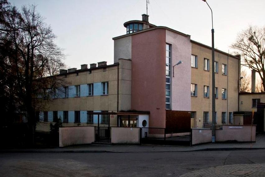 Modernizm, budynek Polskarob - widok budynku z zewnątrz