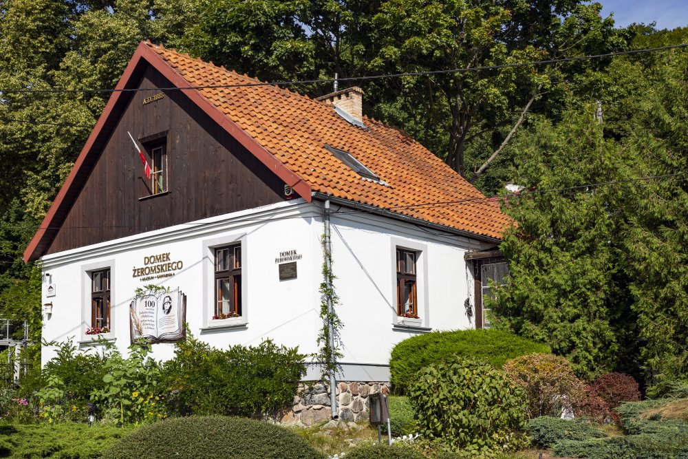 Domek Żeromskiego widok budynku z zewnątrz