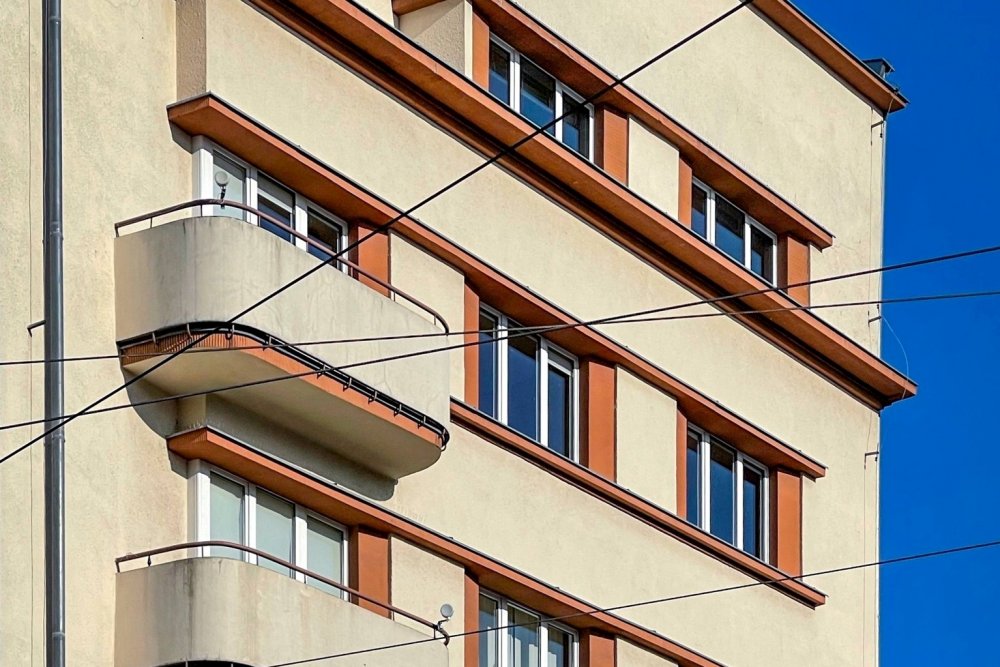 kamienica_Orłowskich_10_Lutego_modernizm, widok z zewnątrz
