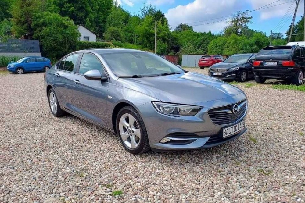 Baltic cars wypożyczalnia samochodów, widok na jeden z samochodów