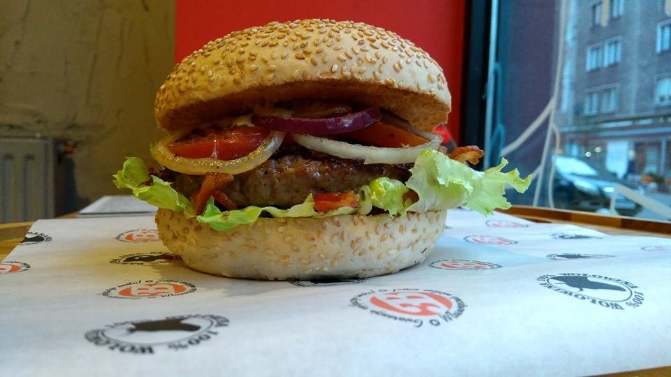 burger serwowany w lokalu 3Burger