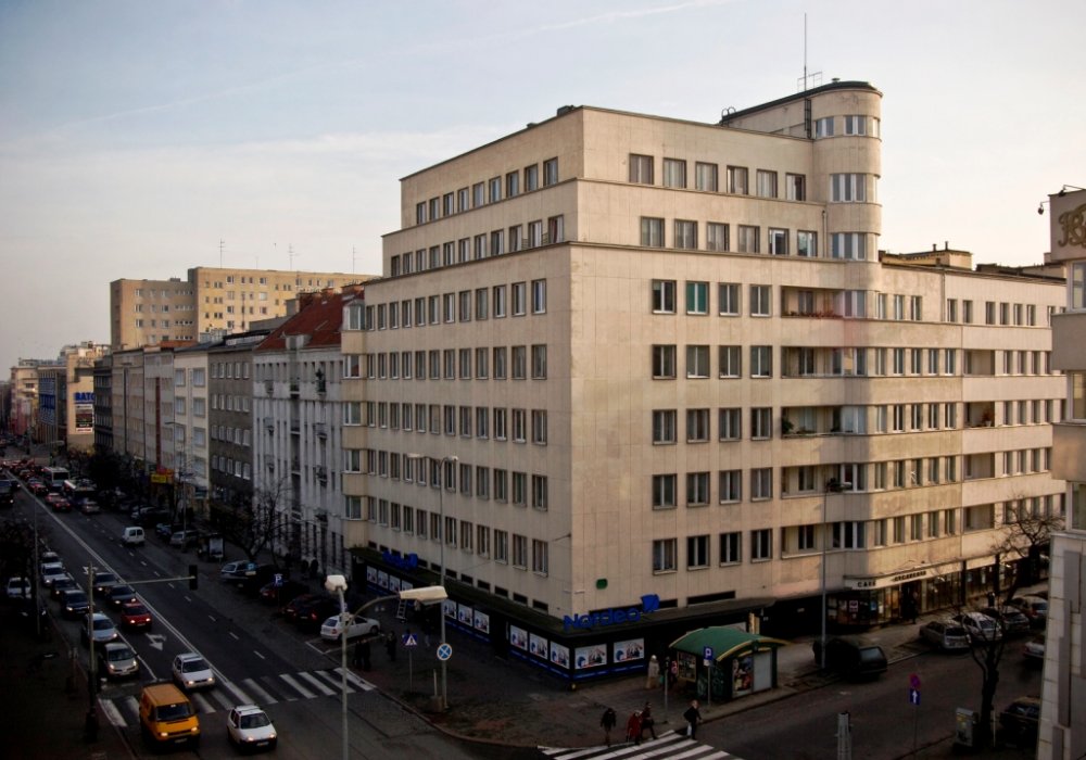 Modernizm, Bankowiec BGK - widok budynku z zewnątrz