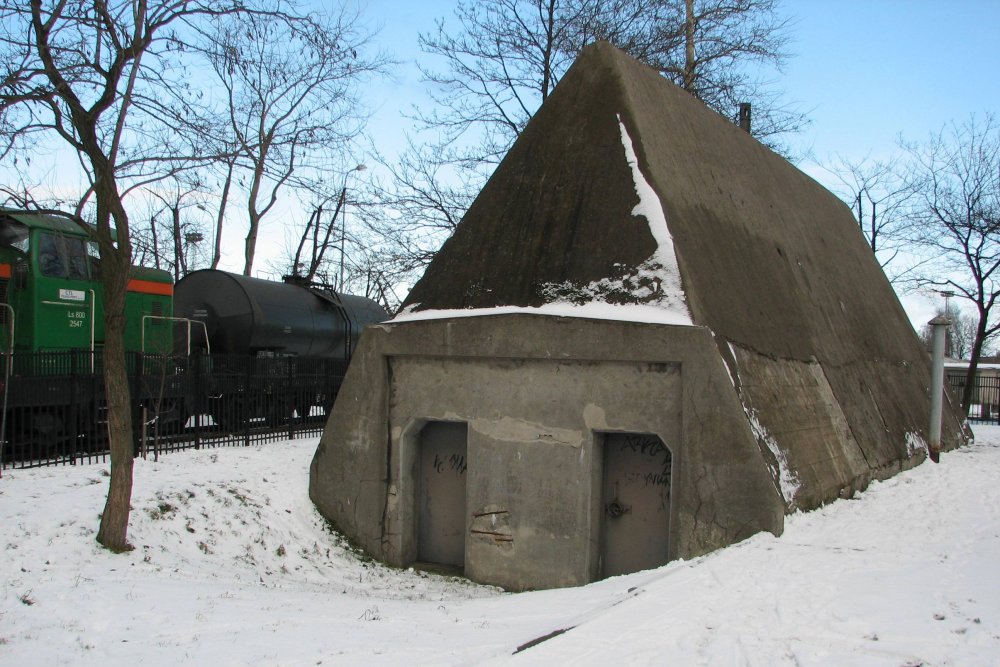 schron chrzanowskiego ze spadzistym dachem