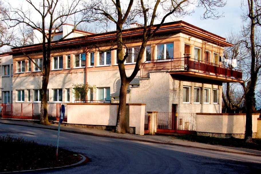 Modernizm, Gdynika - widok budynku z zewnątrz