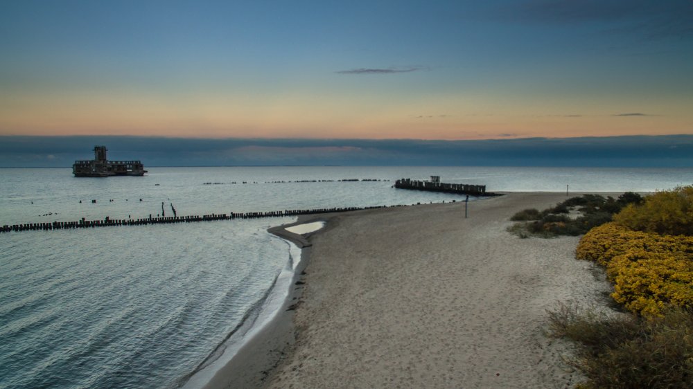 Plaża Babie doły o wschodzie słońca