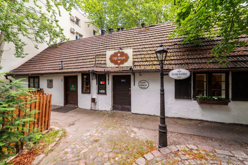 Chata rybacka w Gdyni widok budynku z zewnątrz