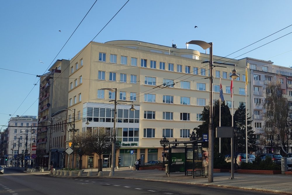 Kamienica Józefa Skwiercza, modernizm Gdynia, widok kamienicy z zewnątrz