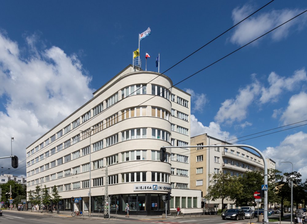 Modernizm, biurowiec ZUS, obecnie Urząd Miasta Gdynia, widok z zewnątrz