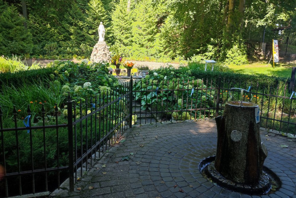 Źródło Marii wraz z kapliczką