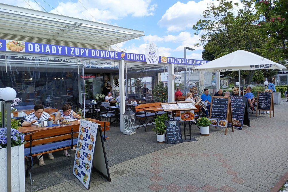 Ogródek zewnętrzny smażalni Bar Ika