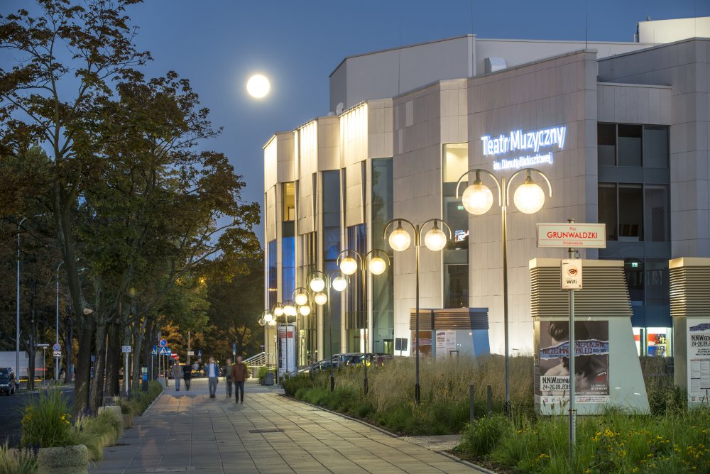 Teatr Muzyczny im. Danuty Baduszkowej, widok budynku z zewnątrz