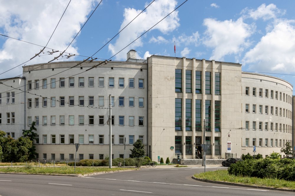 Modernizm - budynek Sądu Rejonowego w Gdyni, widok z zewnątrz