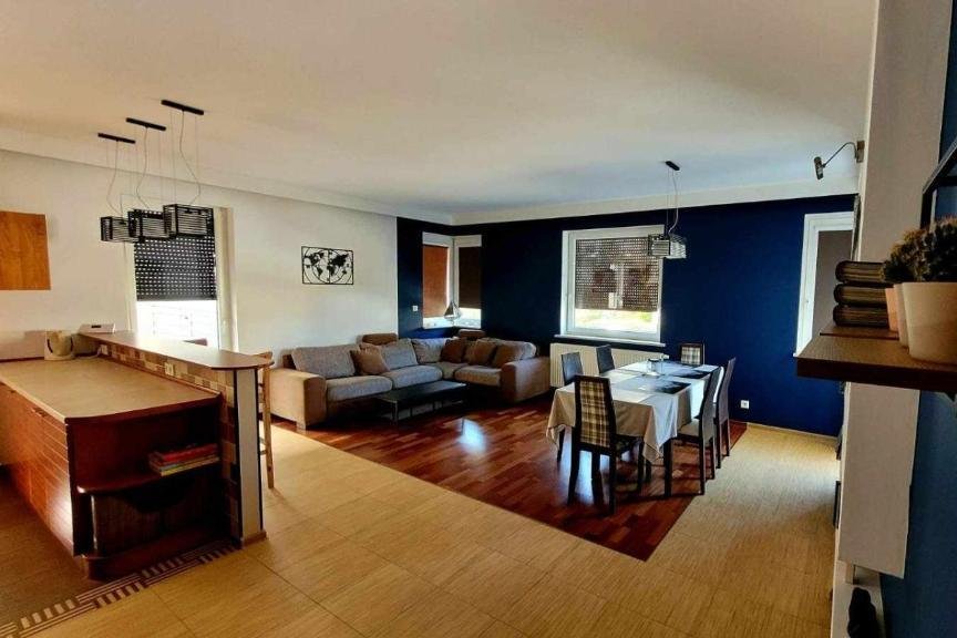 Salon z aneksem kuchennym w Apartamencie Wolności 85m.