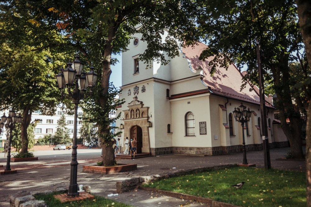 Bazylika Morska w Gdyni widok na budynek z zewnątrz
