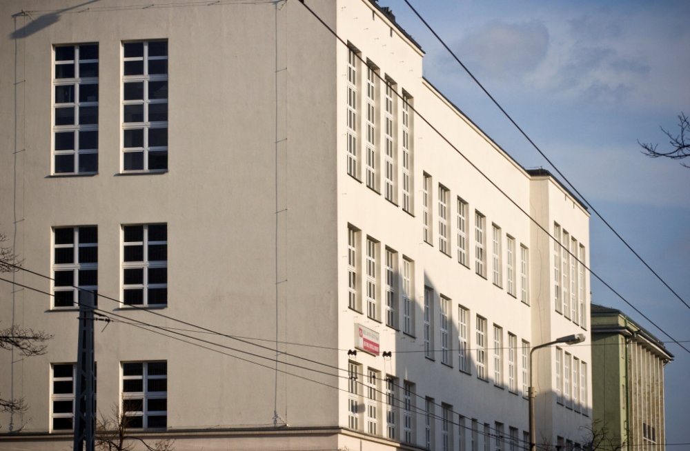 Modernizm, gmach Poczty - widok budynku z zewnątrz