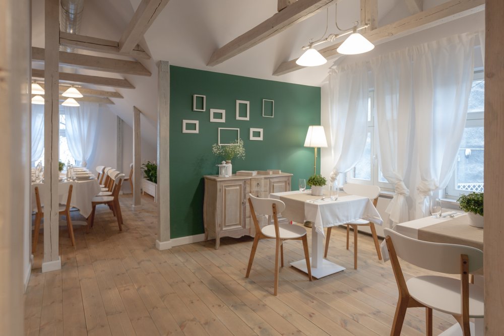 Sala restauracji Oberża 86 w Gdyni