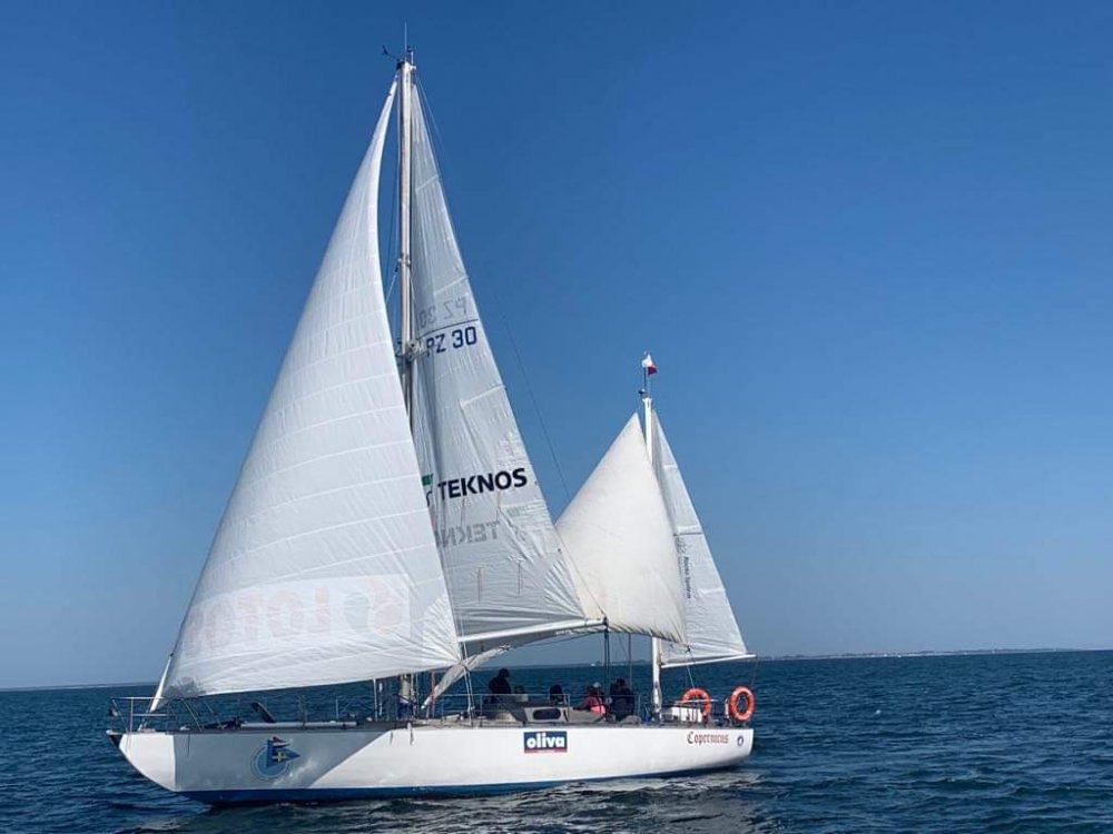 Yacht Klub Stal Gdynia, jacht pod żaglami