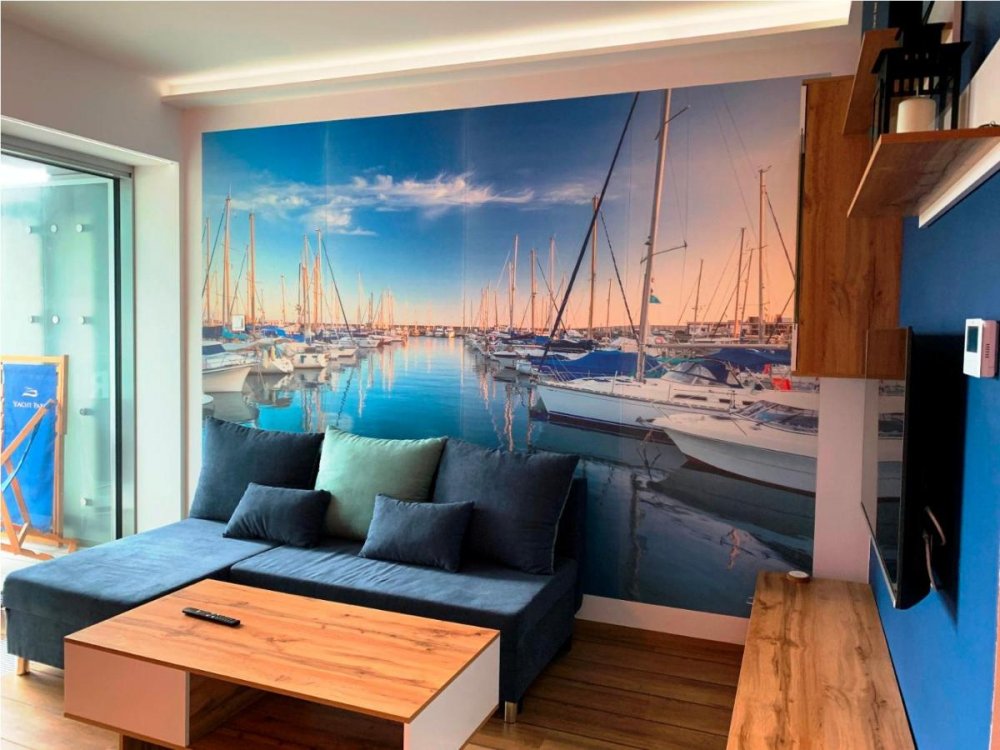 Apartament Yacht Park Mairna, widok na część dzienną mieszkania